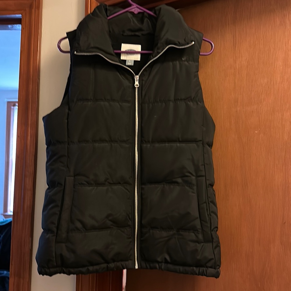 Black puffer vest